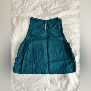 notPERFECTLINEN Bay Cropped Linen Top in Emerald Green